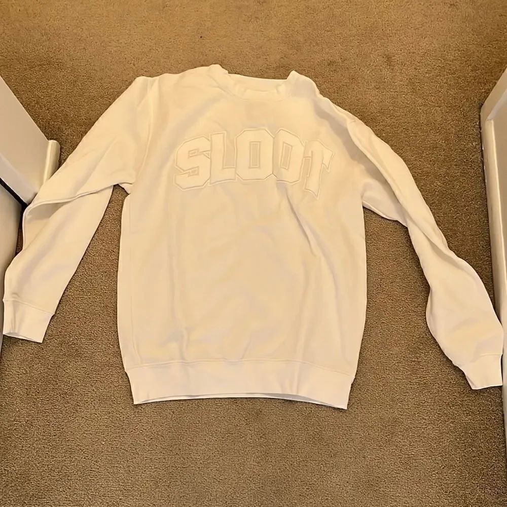 Sloot Sofia with an F Crewneck medium